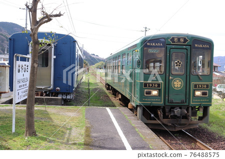 若狹鐵道若狹和藍色列車12系列客車(隼鳥站) 若狹鐵道若狹和藍色列車12系列客車(隼鳥站) 76488575