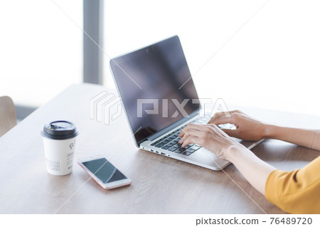 職業女性的個人電腦 76489720