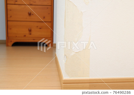 Mischief breaking wallpaper 76490286