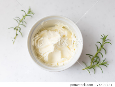 Fresh cream cheese 76492784