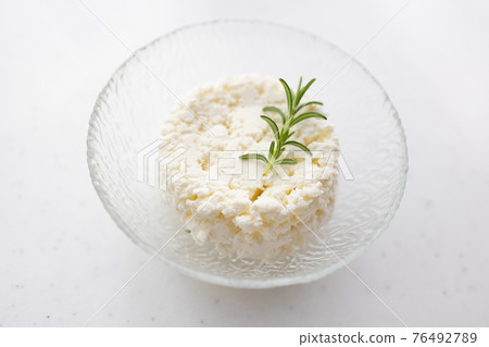 新鮮的意大利乳清乾酪 76492789