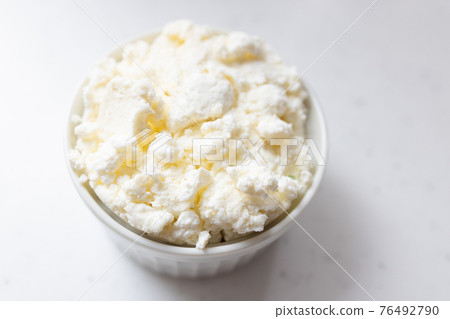 新鮮的意大利乳清乾酪 76492790