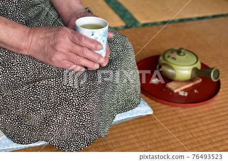 Senior woman drinking tea Senior woman drinking tea 76493523
