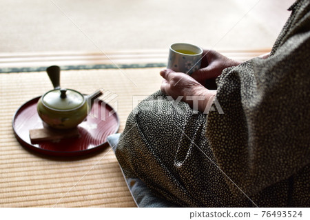 Elderly people drinking tea Elderly people drinking tea 76493524
