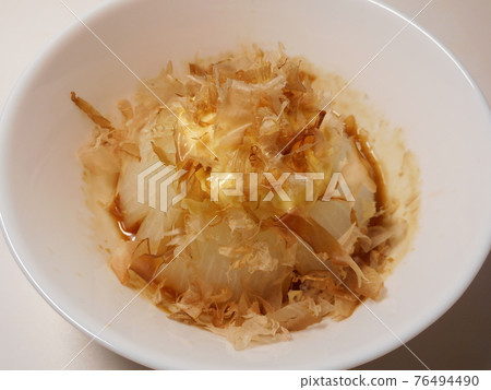 Whole new onion boiled in soup Whole new onion boiled in soup 76494490