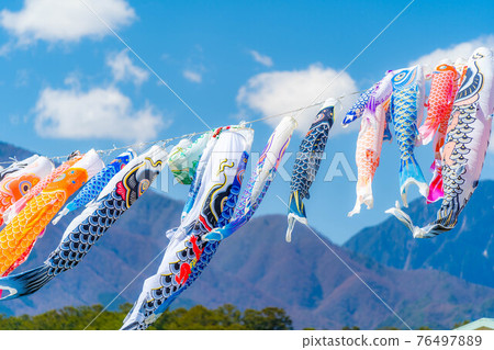 Carp streamer swimming in the sky [Nagano Prefecture] 76497889