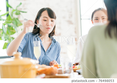 Home Party Women's Association 76498053