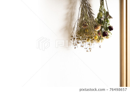 用乾花裝飾的房間 用乾花裝飾的房間 76498657