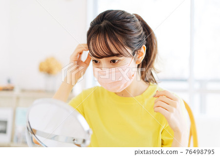 A woman wearing a mask 76498795