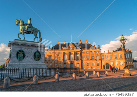 Amalienborg and Frederik V on Horseback illuminated in early morning, Copenhagen, Denmark Amalienborg and Frederik V on Horseback illuminated in early morning, Copenhagen, Denmark 76499387