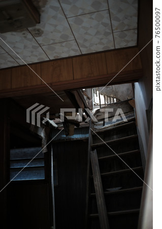 廢棄的房子 76500097