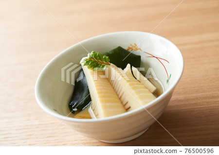 Boiled wakame seaweed (simmered wakame seaweed and bamboo shoots) Boiled wakame seaweed (simmered wakame seaweed and bamboo shoots) 76500596