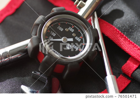 Tire air gauge (pneumatic check) Tire air gauge (pneumatic check) 76501471