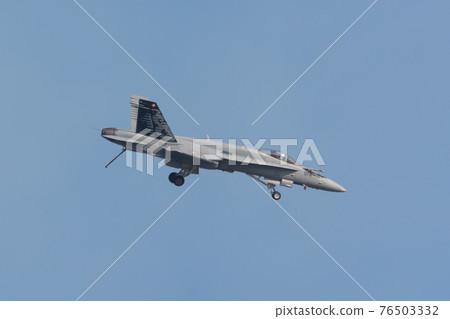 Swiss Air Force F / A-18C Hornet Barrel Roll 76503332