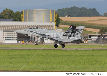 Swiss Air Force F / A-18C Hornet Landing 76503333