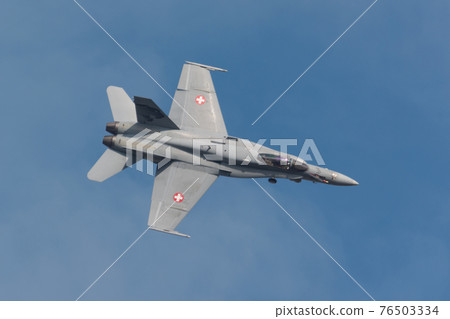 Swiss Air Force F / A-18C Hornet Barrel Roll 76503334