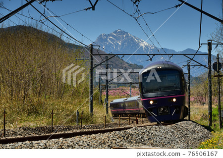 "Rapid Ozashiki Togenkyo Panorama" with Kaikoma in the background of Shimpu, Nirasaki City 76506167