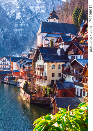 Hallstatt, Austria - Scenic village in Austrian Alps 76506613