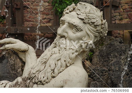Statue of Neptune in the Heidelberger Castle, Heidelberg, Germany 76506998