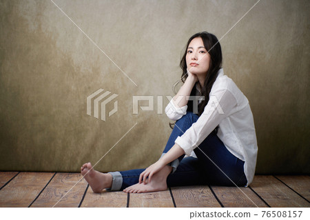 Beauty long-haired woman 76508157