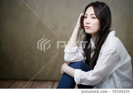 Beauty long-haired woman Beauty long-haired woman 76508293