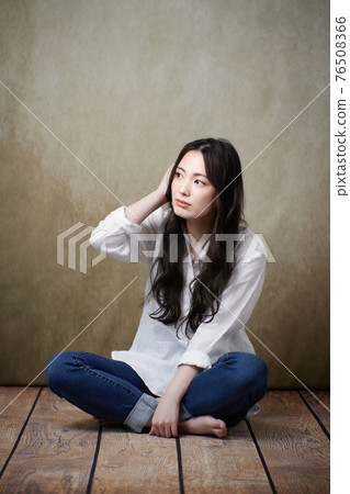 Beauty long-haired woman Beauty long-haired woman 76508366