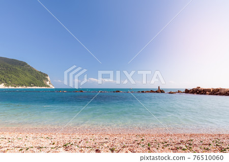 View of the clear emerald sea from the beach Urbani, riviera del Conero. Sirolo, Italy View of the clear emerald sea from the beach Urbani, riviera del Conero. Sirolo, Italy 76510060
