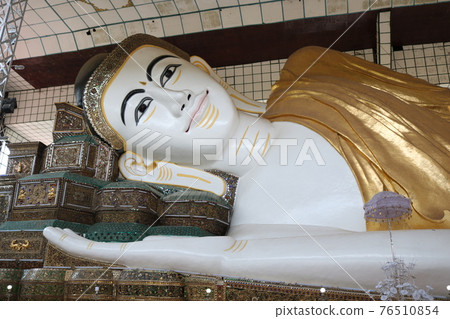 Shwe Thar Lyaung Sleeping Buddha in Bago, Myanmar Shwe Thar Lyaung Sleeping Buddha in Bago, Myanmar 76510854