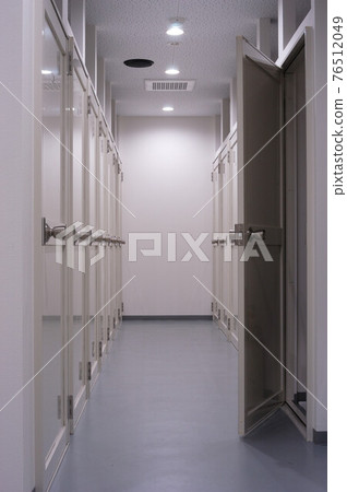 室內後備箱過道和門排一開半 室內後備箱過道和門排一開半 76512049