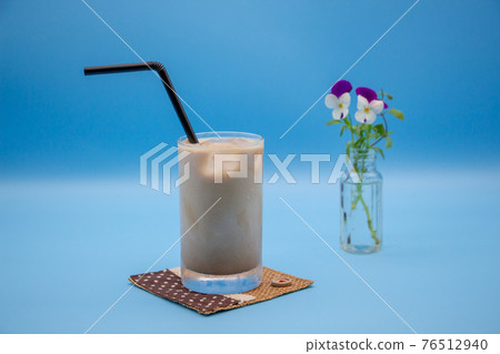 Ice cafe au lait and plants Ice cafe au lait and plants 76512940
