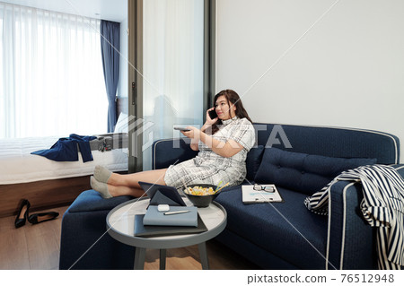Businesswoman in hotel room Businesswoman in hotel room 76512948