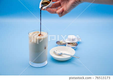 Make liquid type instant coffee Make liquid type instant coffee 76513173