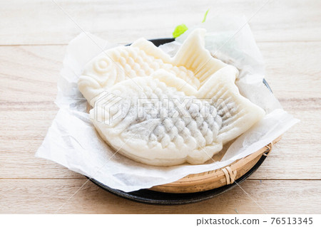White chewy taiyaki 76513345
