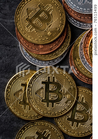 Bitcoin virtual currency cryptocurrency currency top view Bitcoin cryptocurrency ビットコイン 76513499