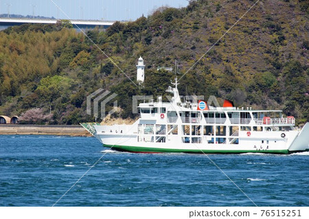 穿過來島海峽的客船三島 76515251