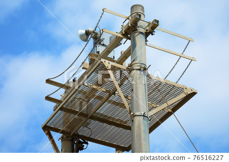 Numazu: Disaster prevention administrative radio outdoor speaker and blue rock thrush along Senbonhamamichi 76516227