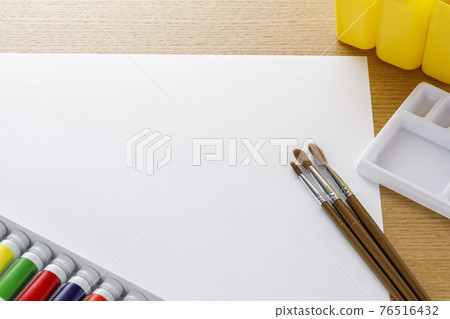 繪畫材料，油漆和刷子 76516432