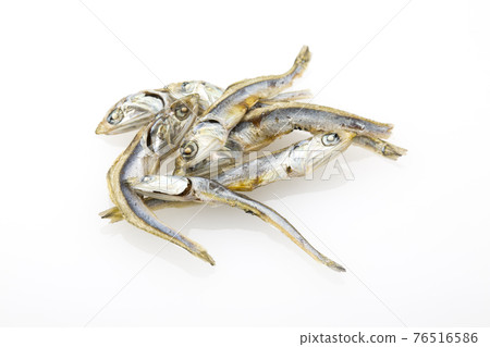 在白色背景上的 Niboshi 在白色背景上的 Niboshi 76516586