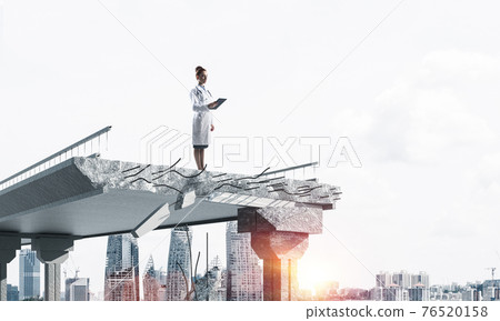 Woman doctor on the city health guard 76520158