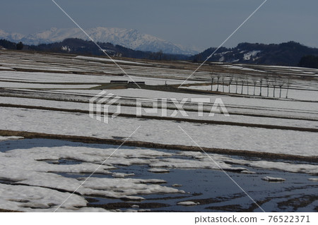 Spring of the snow country 76522371