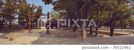A park on an autumn day A park on an autumn day 76522462