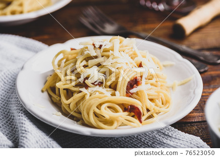 Classic carbonara pasta 76523050