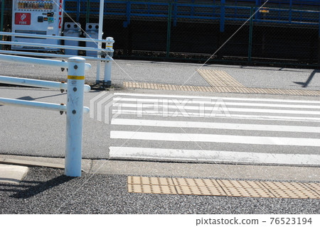 crosswalk  76523194