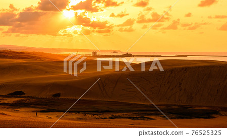 Tottori Sand Dunes (evening view) 76525325