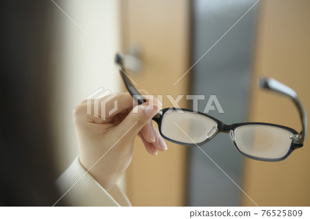 Cloudy glasses 76525809