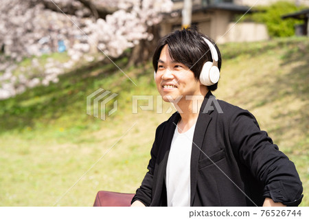 享受音樂的男人 享受音樂的男人 76526744