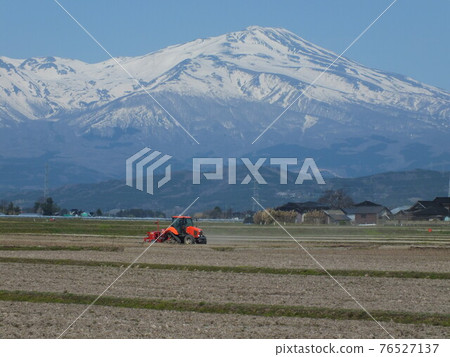 解凍山地和農活 解凍山地和農活 76527137