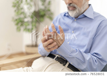 使您的手僵硬的高級男性身體部位 使您的手僵硬的高級男性身體部位 76528031