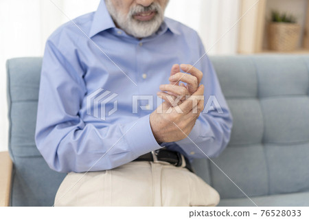 使您的手僵硬的高級男性身體部位 使您的手僵硬的高級男性身體部位 76528033