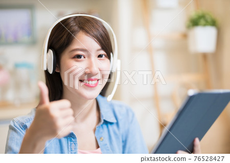 asian woman smile to you asian woman smile to you 76528427